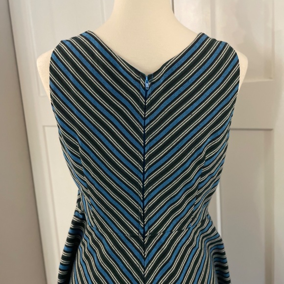 Lindy Bop size 8/US chevron dress - Picture 2 of 3
